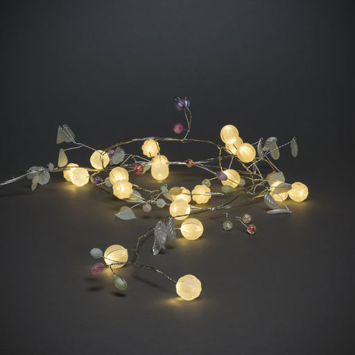 Konstsmide LED-Dekolichterkette Blätter und Früchte, 20 warmweiße LEDs, 6h Timer, batteriebetrieben 37896